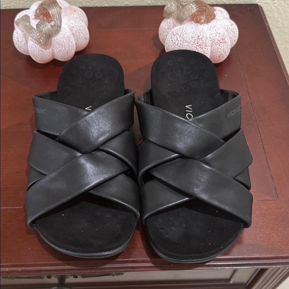Vionic Juno Black Leather Slide Slip on Cross Strap Sandals Sz 8.5 - Picture 2 of 6